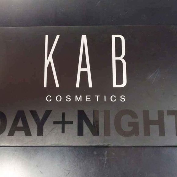 NIB - KAB Cosmetics Day & Night Eyeshadow Palette - Picture 3 of 7